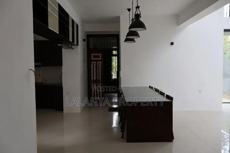 3000 Sqft 3 Storey Office Space/Residence Rent In Rattanapitiya PCCC-A