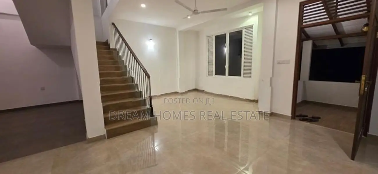 Brand New Luxury 5 Bedroom House for Rent – Habarakada