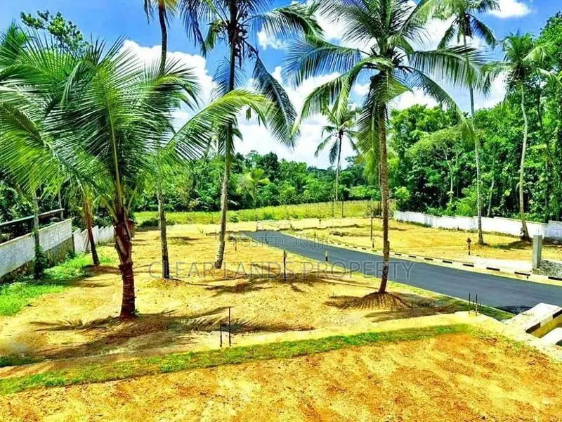 supper Residential land for sale in padukka town