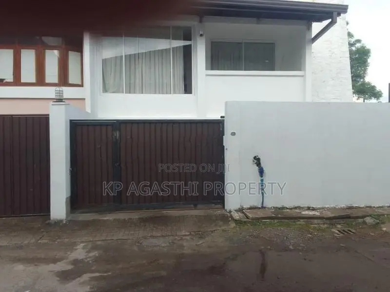 Park Road Super Land with House for Sale Colombo 5