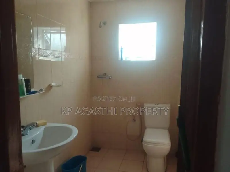 Park Road Super Land with House for Sale Colombo 5