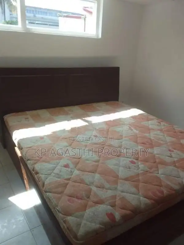 Park Road Super Land with House for Sale Colombo 5