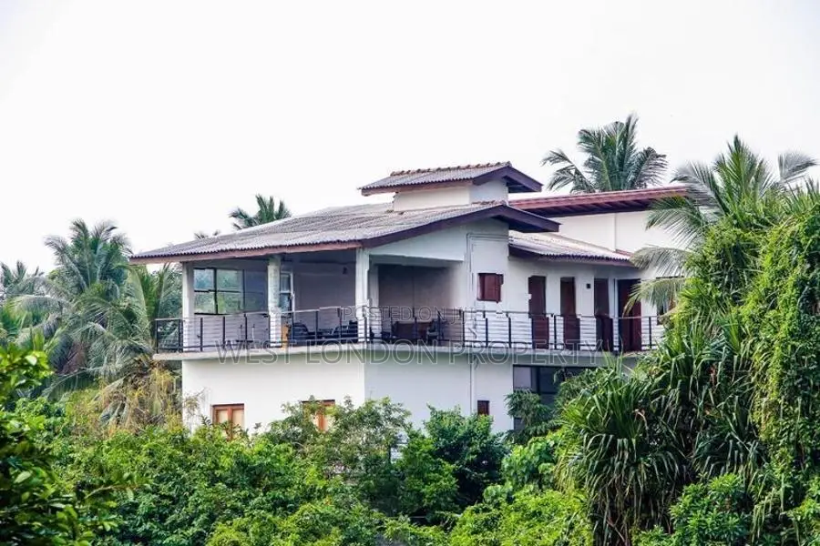 Close to Panadura Town House