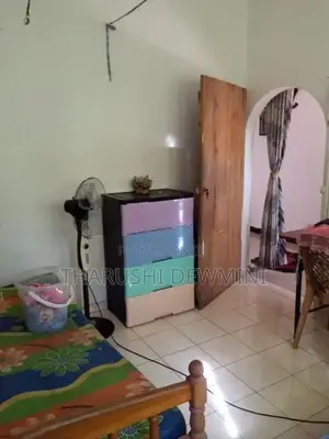 ගැහැනු ලමයි සඳහා කාමර පහසුකම් -කඩුවෙල
