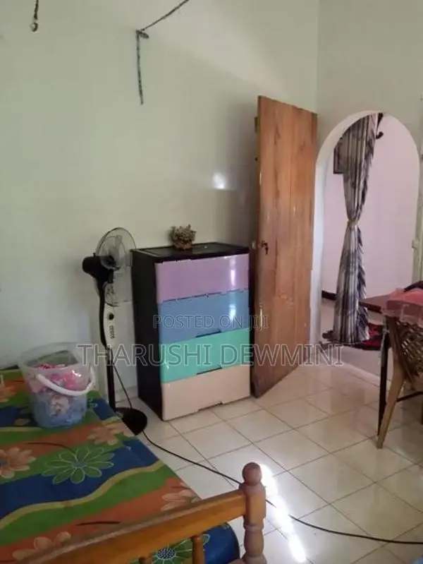 ගැහැනු ලමයි සඳහා කාමර පහසුකම් -කඩුවෙල