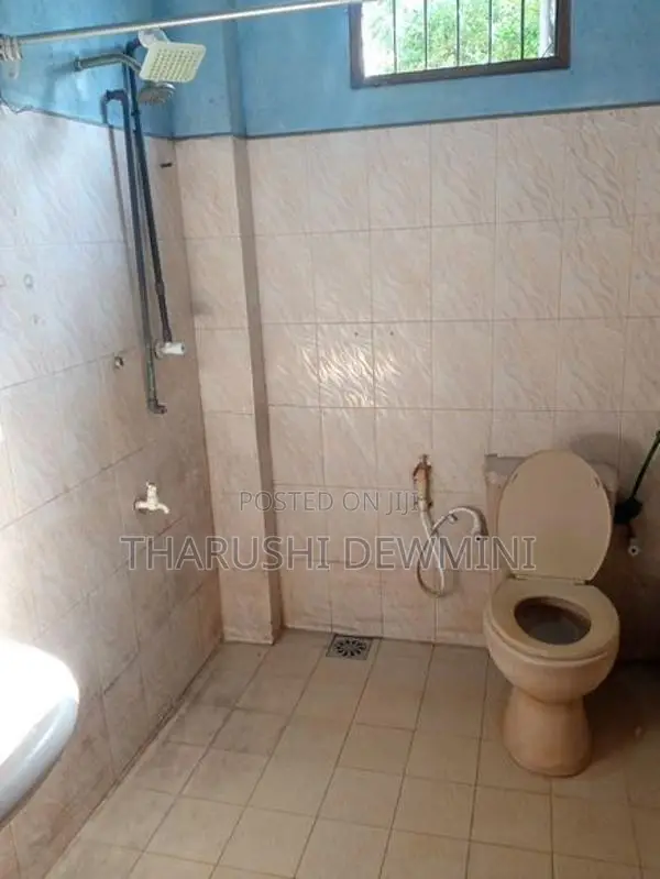 ගැහැනු ලමයි සඳහා කාමර පහසුකම් -කඩුවෙල