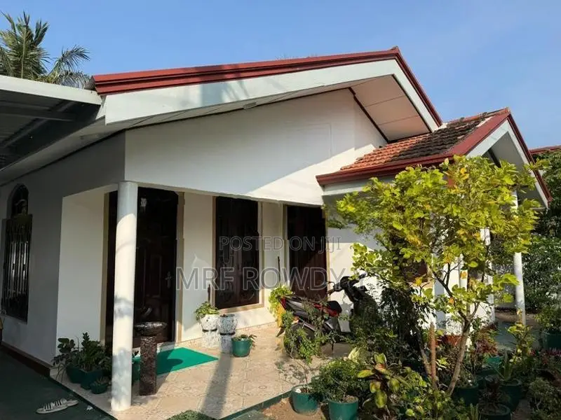 අගනා නිවසක් විකිණීමට – දුංගාල්පිටිය, මීගමුව