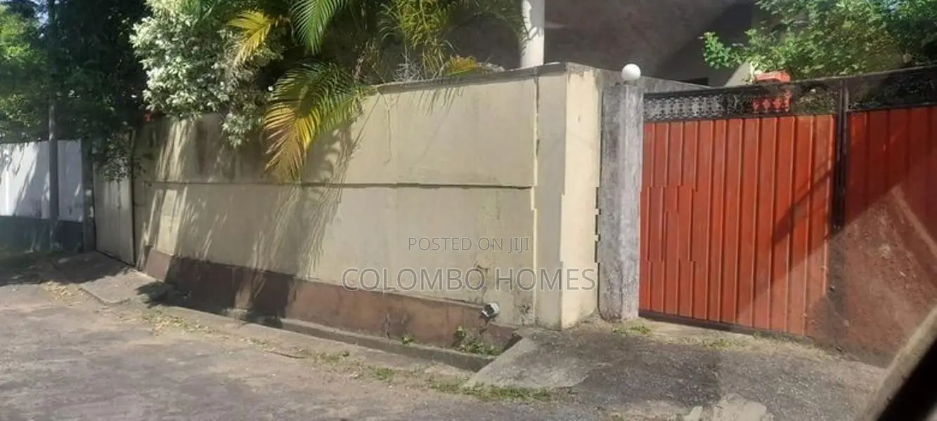 10 perches land with livable house for sale - woodland Mawatha , Dehiw