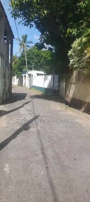 10 perches land with livable house for sale - woodland Mawatha , Dehiw