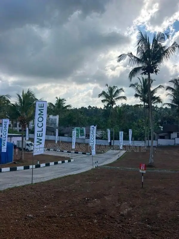 කහතුඩුව අධිවේගී මාර්ගය අසලින්ම නේවාසික බිම් කොටසක්