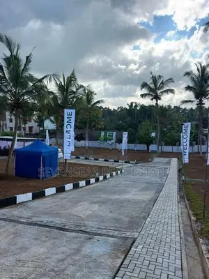 කහතුඩුව අධිවේගී මාර්ගය අසලින්ම නේවාසික බිම් කොටසක්