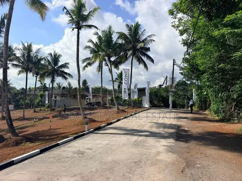 කහතුඩුව අධිවේගී මාර්ගය අසලින්ම නේවාසික බිම් කොටසක්