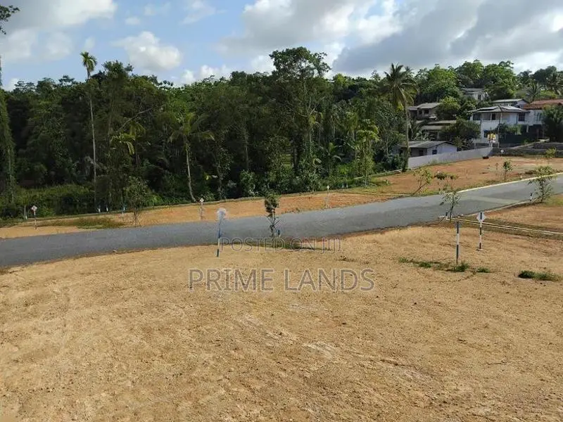 නේවාසික බිම් කොටස් කලුතර