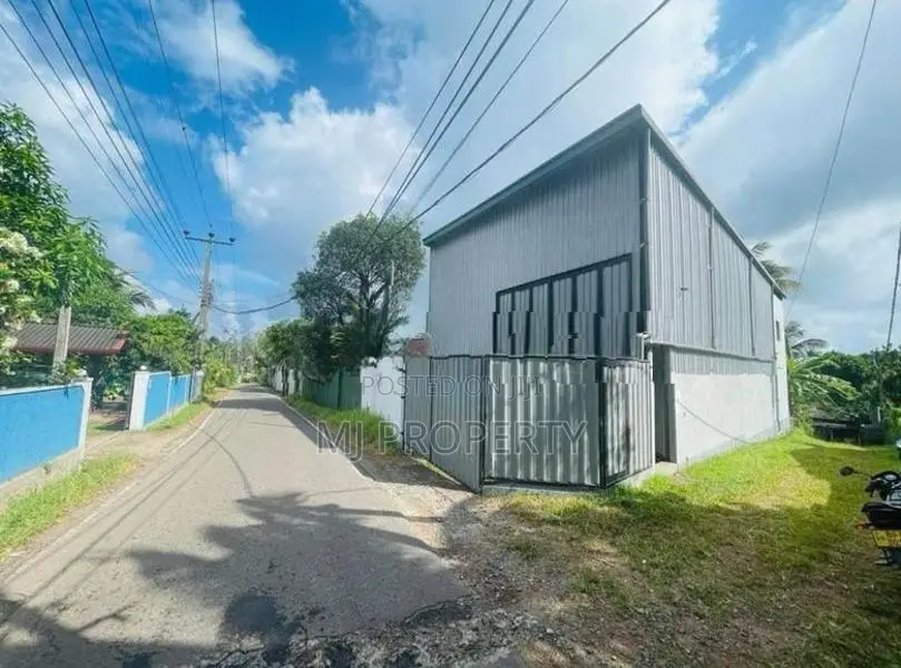 ( YC-1133) Valuable Commercial Warehouse Building Sale in Homagama