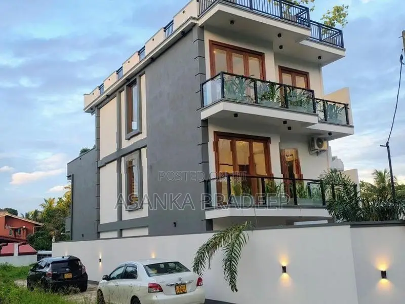500m to Maharagama Brand New Three Storey Luxury House for Sale(rrki8s
