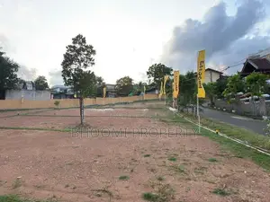 හෝකන්දර වානගුරු මාවතින් නේවාසික බිම්කොටස්