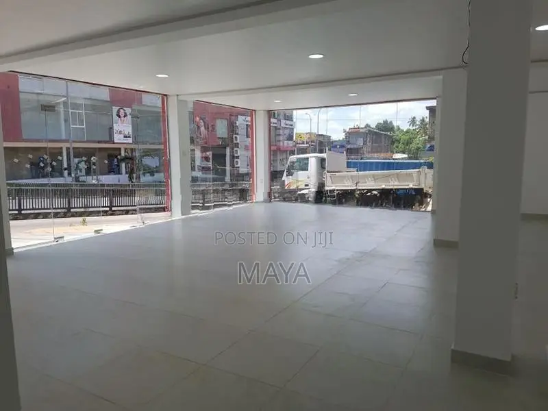 Kandy Road Facing Commercial Building for Sale - Kadawatha