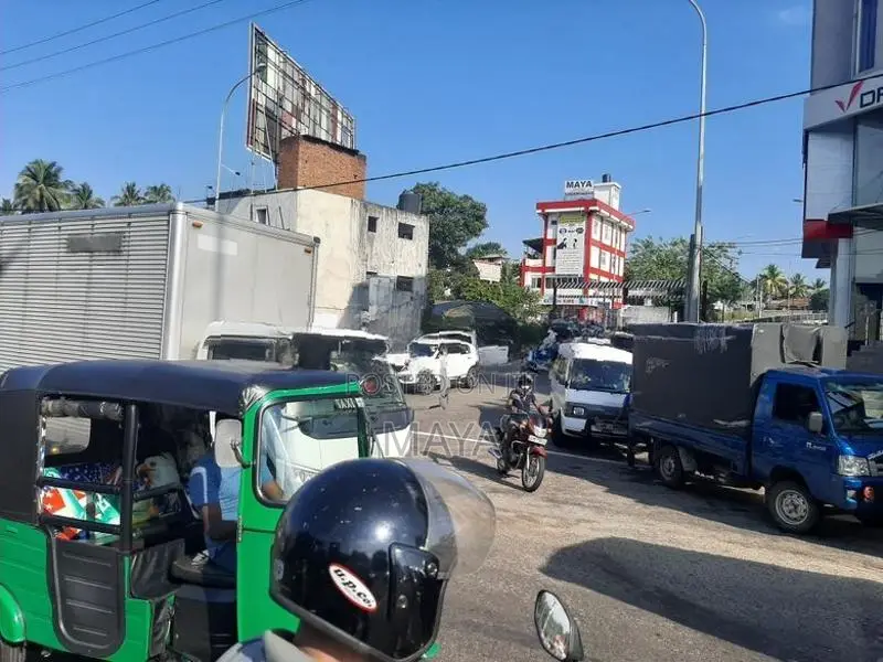 Kandy Road Facing Commercial Building for Sale - Kadawatha