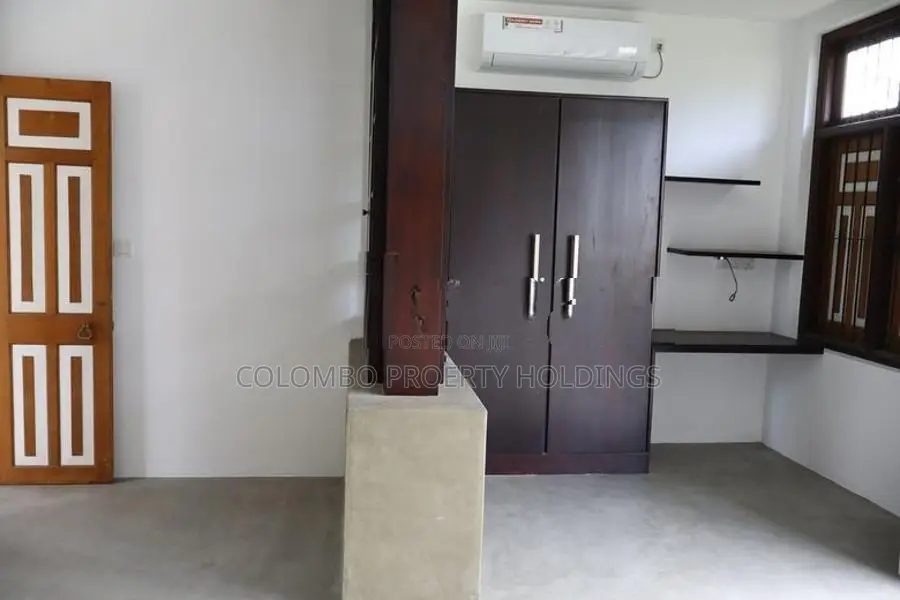 Elegant 03 Storey Office For Rent In Boralesgamuwa [ 176 C ]