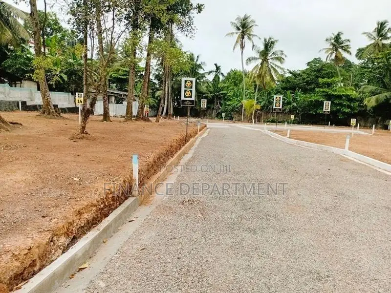 Facing to 457 panadura Hirana Road Commercial Land Plots