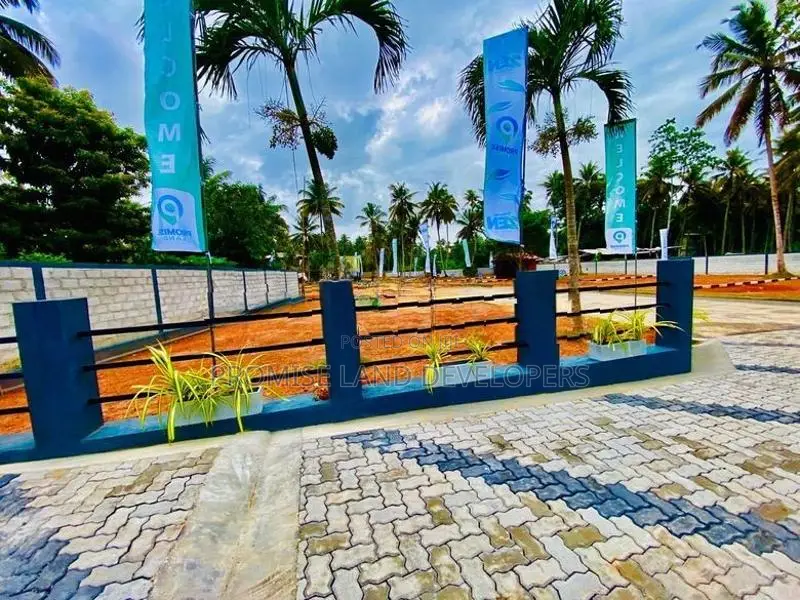 Beach එකටත් Galle Roadටත් සමීප බිමි කොටස් පානදුර හා වාද්දුව මැදිව H37