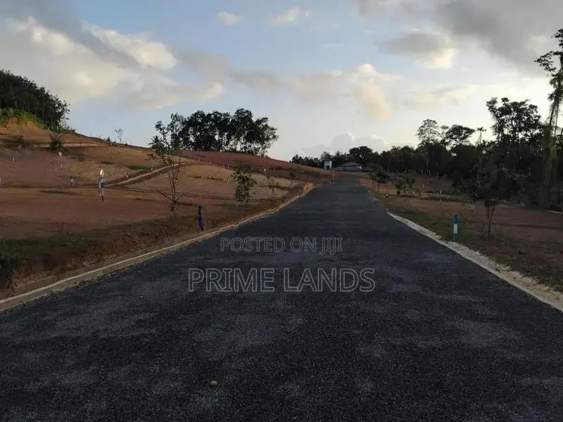 කලුතර බිම් කොටස්