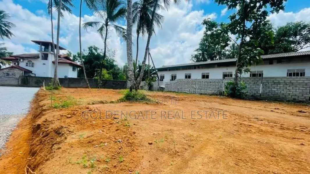 Yakkala නගරයෙන් නුවර පාරට 500m දුරින් ඉඩම