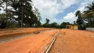 කරාපිටිය රෝහලට ලගින්ම බිම් කොටස්