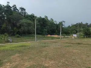 කලපුගමින් නේවාසික බිම් කොටස්