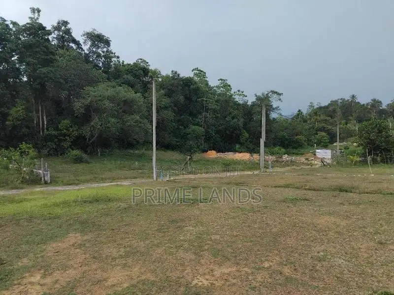 කලපුගමින් නේවාසික බිම් කොටස්