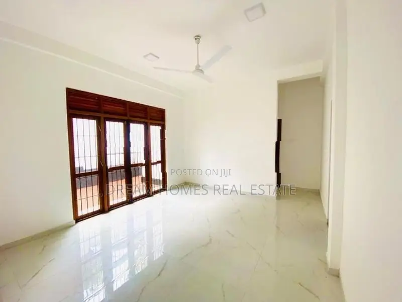 Brand New 5 Bed House with 15 Perch Piliyandala