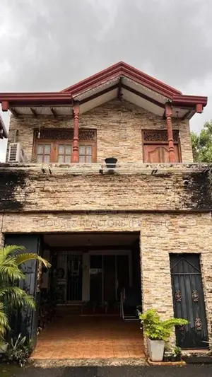 Luxury 3-Storey House for Sale in Pannipitiya