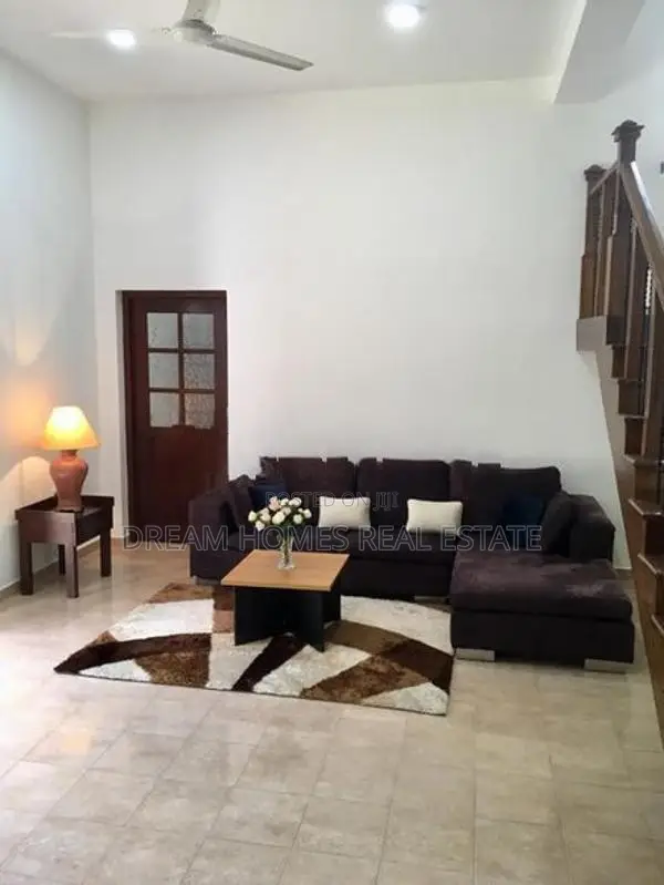 Maintained Luxury Residence on 50 Perches – Thalawathugoda