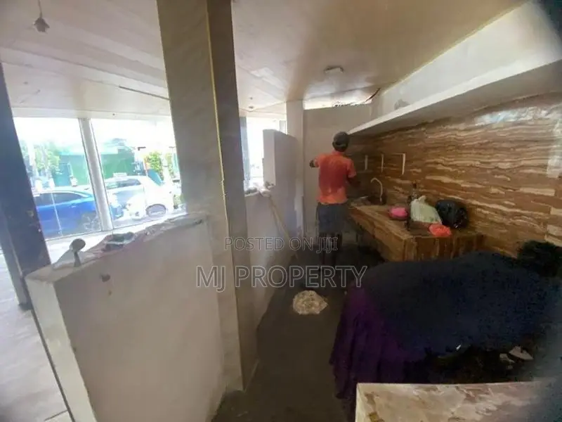 ( TC-1140) Valuable Commercial Shop Space for Rent in Thalawathugoda