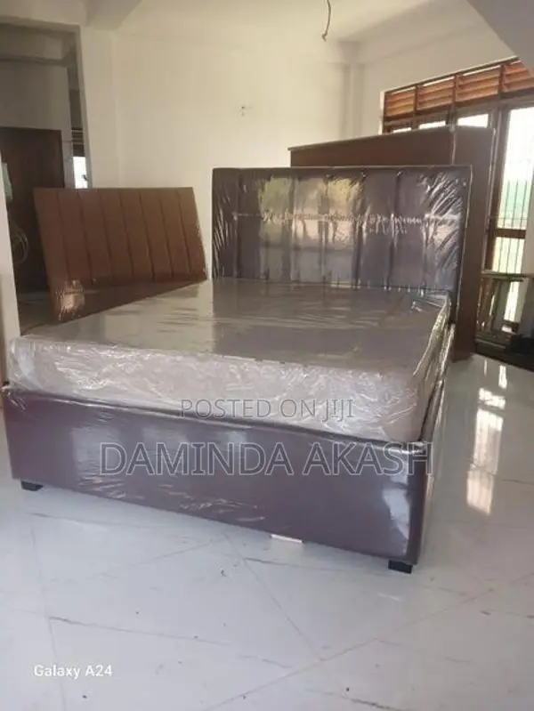 Luxury Bad with Mattress