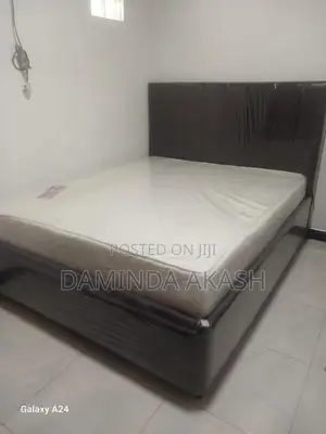 Luxury Bad with Mattress