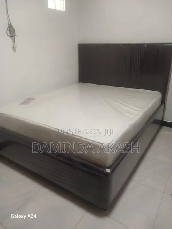 Luxury Bad with Mattress