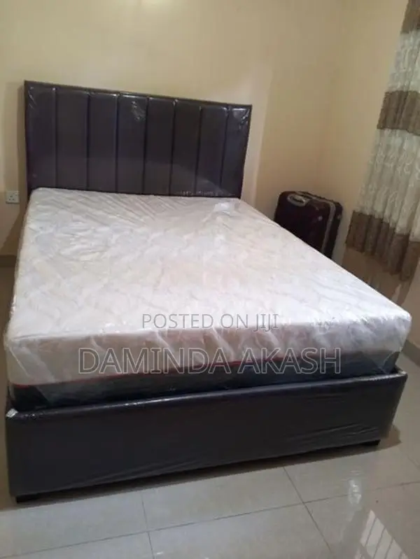 Luxury Bad with Mattress