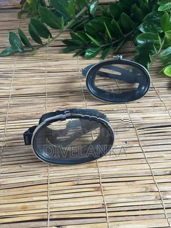 Diving with snorkeling mask