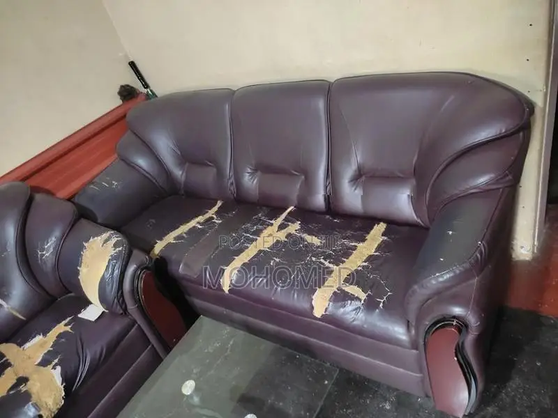This dark brown 3-seater PVC sofa