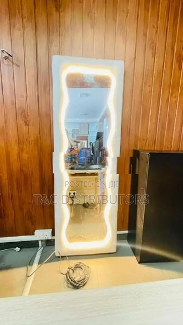 HW MIRROR