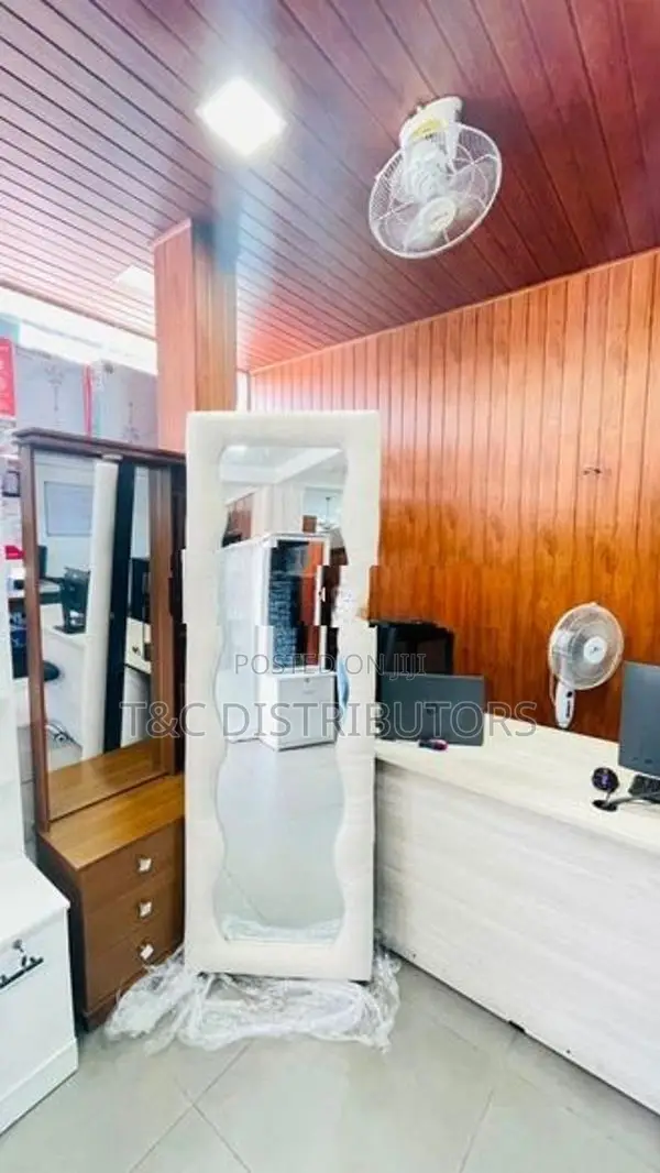 HW MIRROR