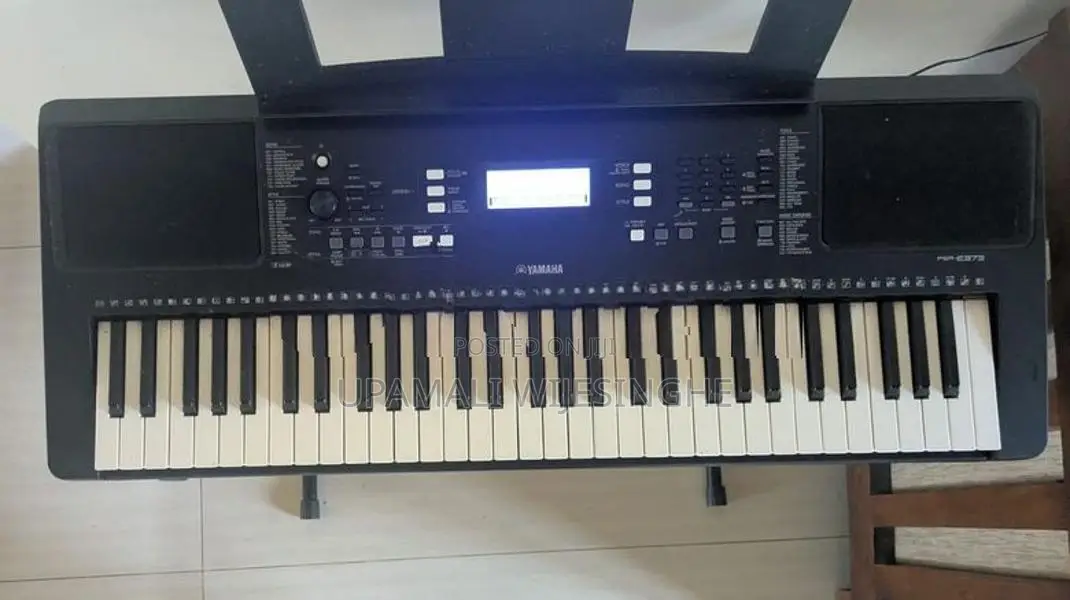 Yamaha PSR E373 keyboard with stand - Excellent Condition