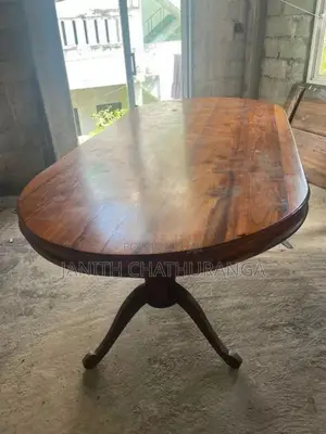 කෑම මේසයක්