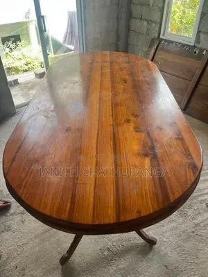 කෑම මේසයක්