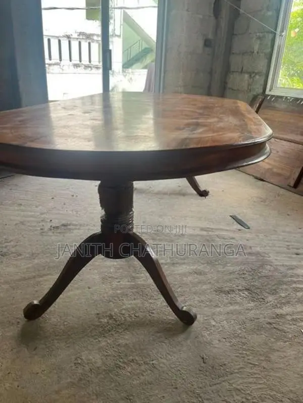 කෑම මේසයක්