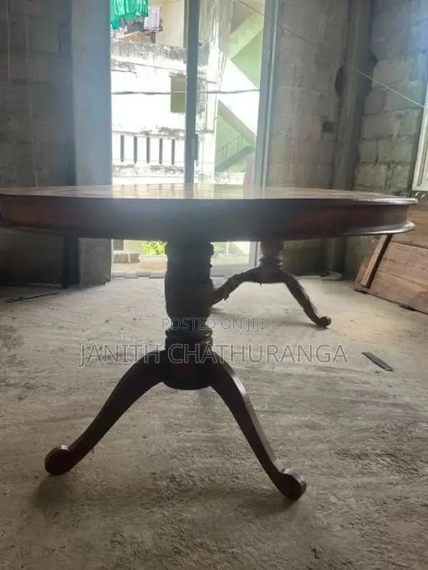 කෑම මේසයක්