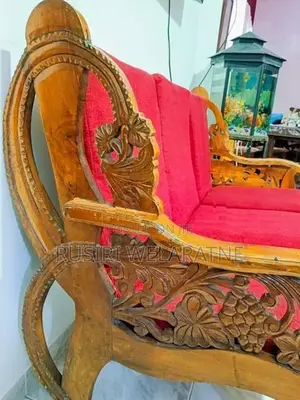 තේක්ක ලී පුටු