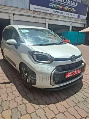Toyota Sienta Custom Z Hybrid 2025 Car Unregistered (Recondition)