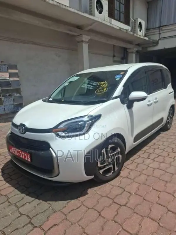 Toyota Sienta Custom Z Hybrid 2025 Car Unregistered (Recondition)